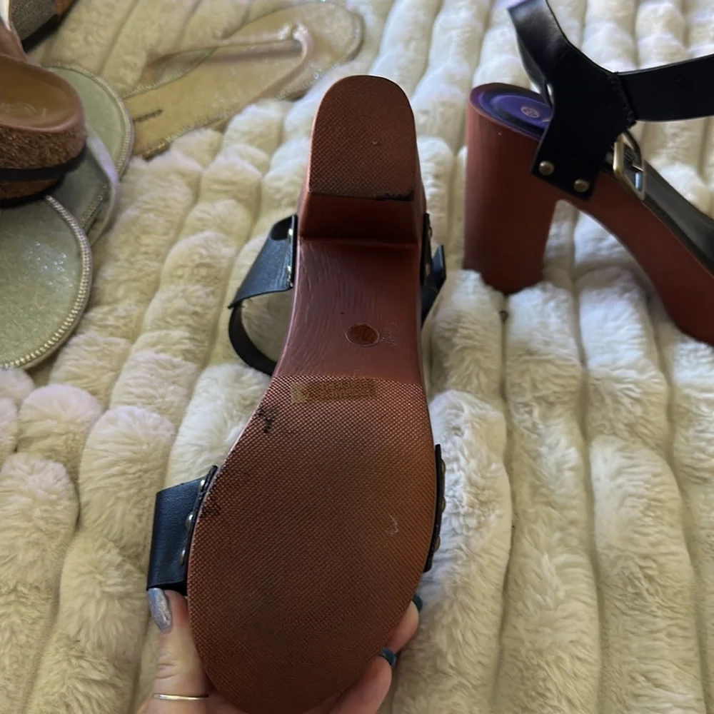 Size 7.5 wood platforms
